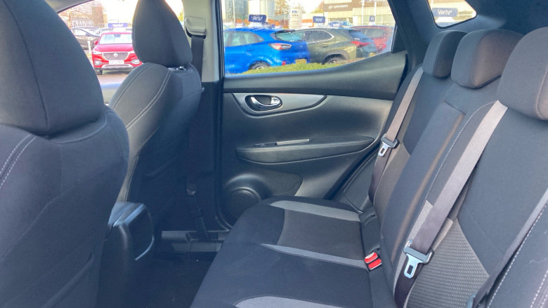 Nissan Qashqai 1.3 DiG-T N-Connecta 5dr Petrol Hatchback